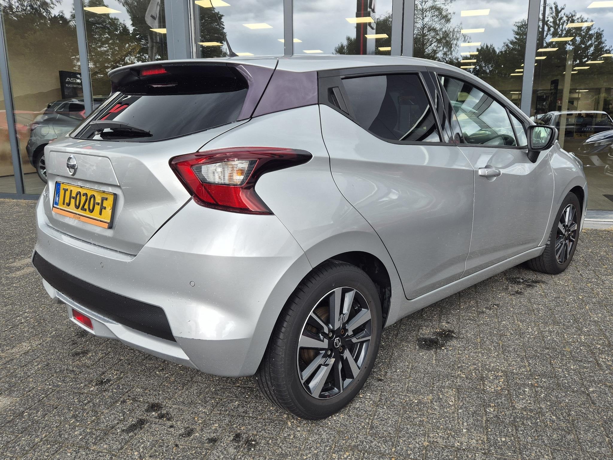 Nissan Micra 0.9 IG-T N-Connecta | Navigatie | Two-tone LM v, 898 cc, Stof, 525 kg, Met garantie (alle)