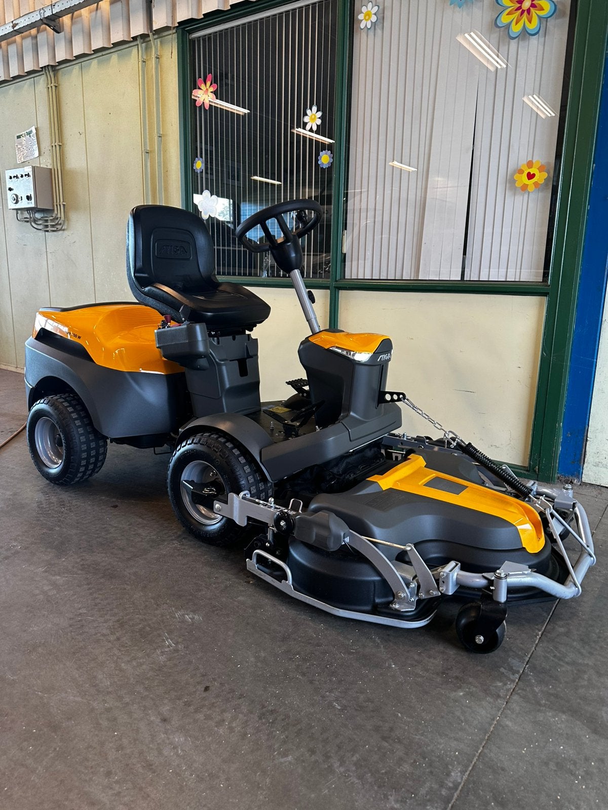 Stiga park 500W. 2 Cilinder Zitmaaier/Frontmaaier. Nieuw!, Ophalen, Zo goed als nieuw, Mulchfunctie, 90 tot 120 cm