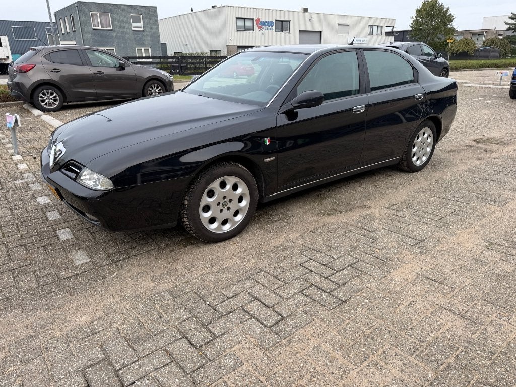 Alfa Romeo 166 2.0 Twin Spark 2002 Zwart, Auto's, Voorwielaandrijving, 4 cilinders, Zwart, Handgeschakeld