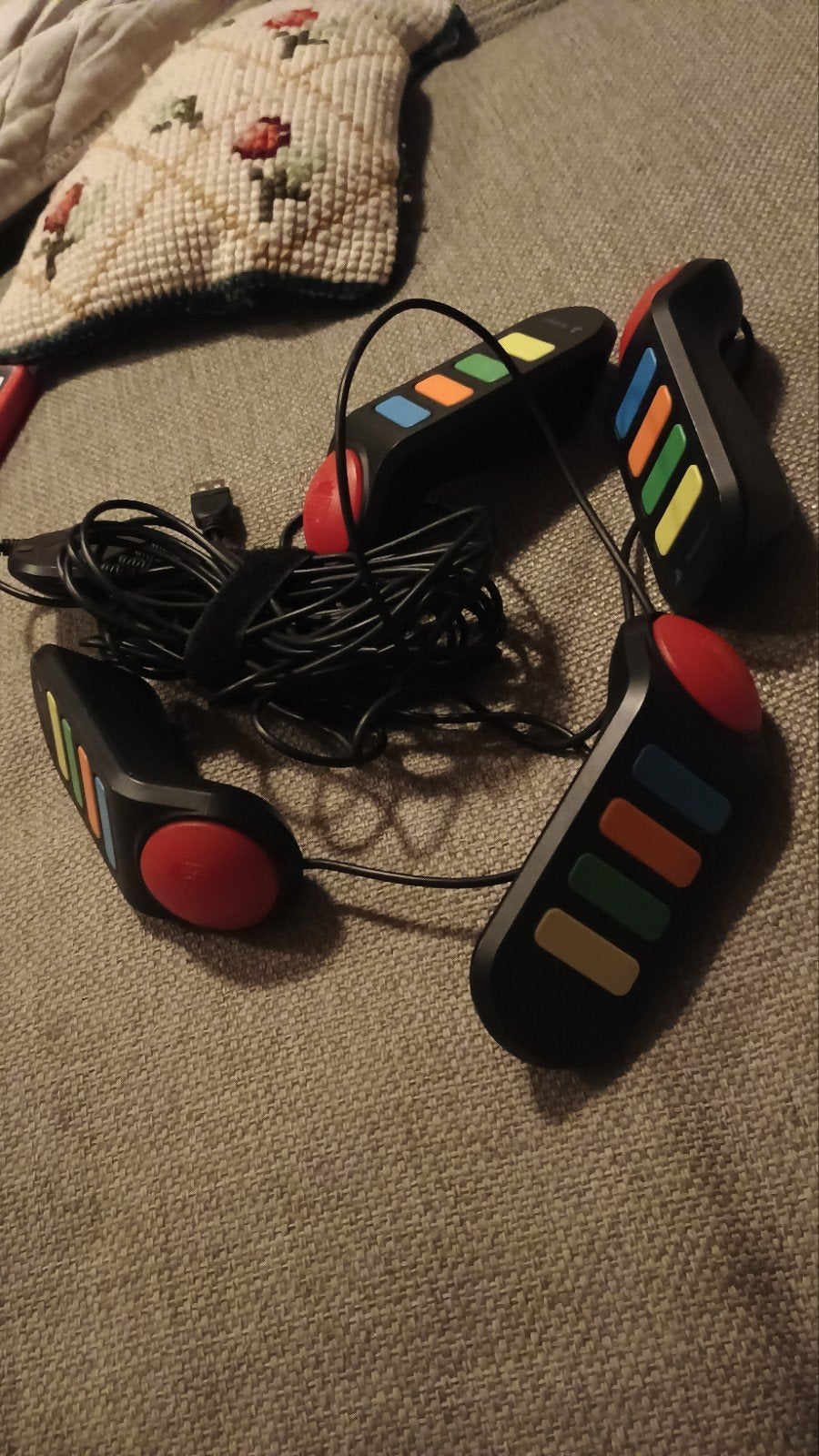 Buzz! The Music Quiz PS2 + 4 originele Buzzers, Overige genres, Eén computer, Ophalen of Verzenden, Zo goed als nieuw