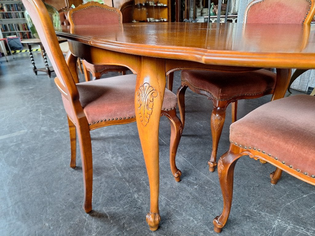 Antieke eettafel met 4 stoelen - Klassiek design, Huis en Inrichting, Complete eetkamers, Ophalen, Gebruikt, Onbekend@voorbeeld.com
