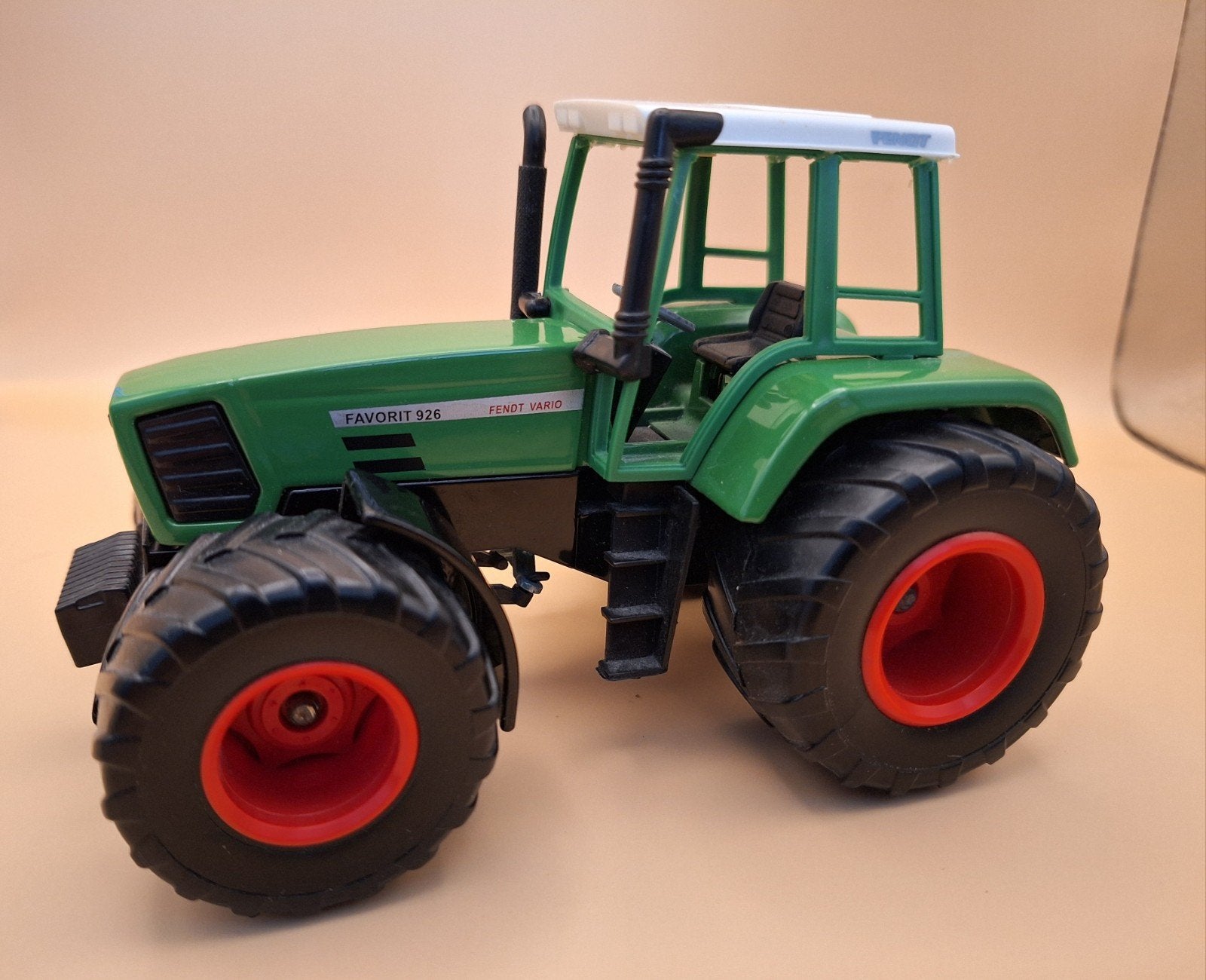 Siku Fendt Favorit 926 met landbouwmachine p/st  €12,- extra, Ophalen of Verzenden, Zo goed als nieuw