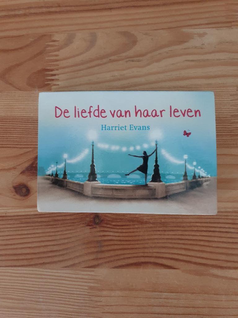 Dwarsligger nr 92 - Harriet Evans - De Liefde van haar Leven, Ophalen of Verzenden, Gelezen