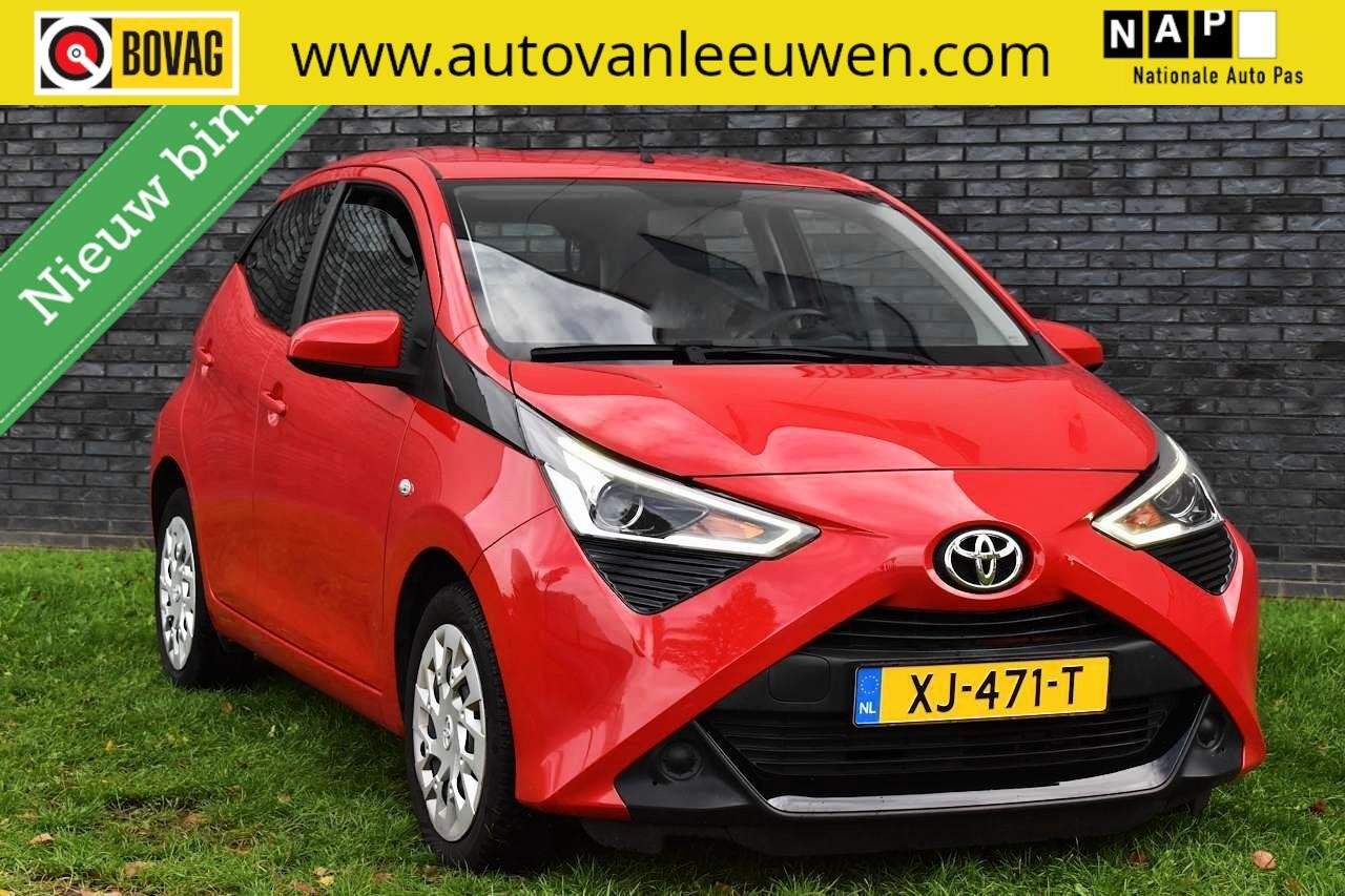 Toyota Aygo 1.0 VVT-i x-play NAVI/CAMERA/CRUISE C/ETC.!, Voorwielaandrijving, Gebruikt, Euro 6, Met garantie (alle)