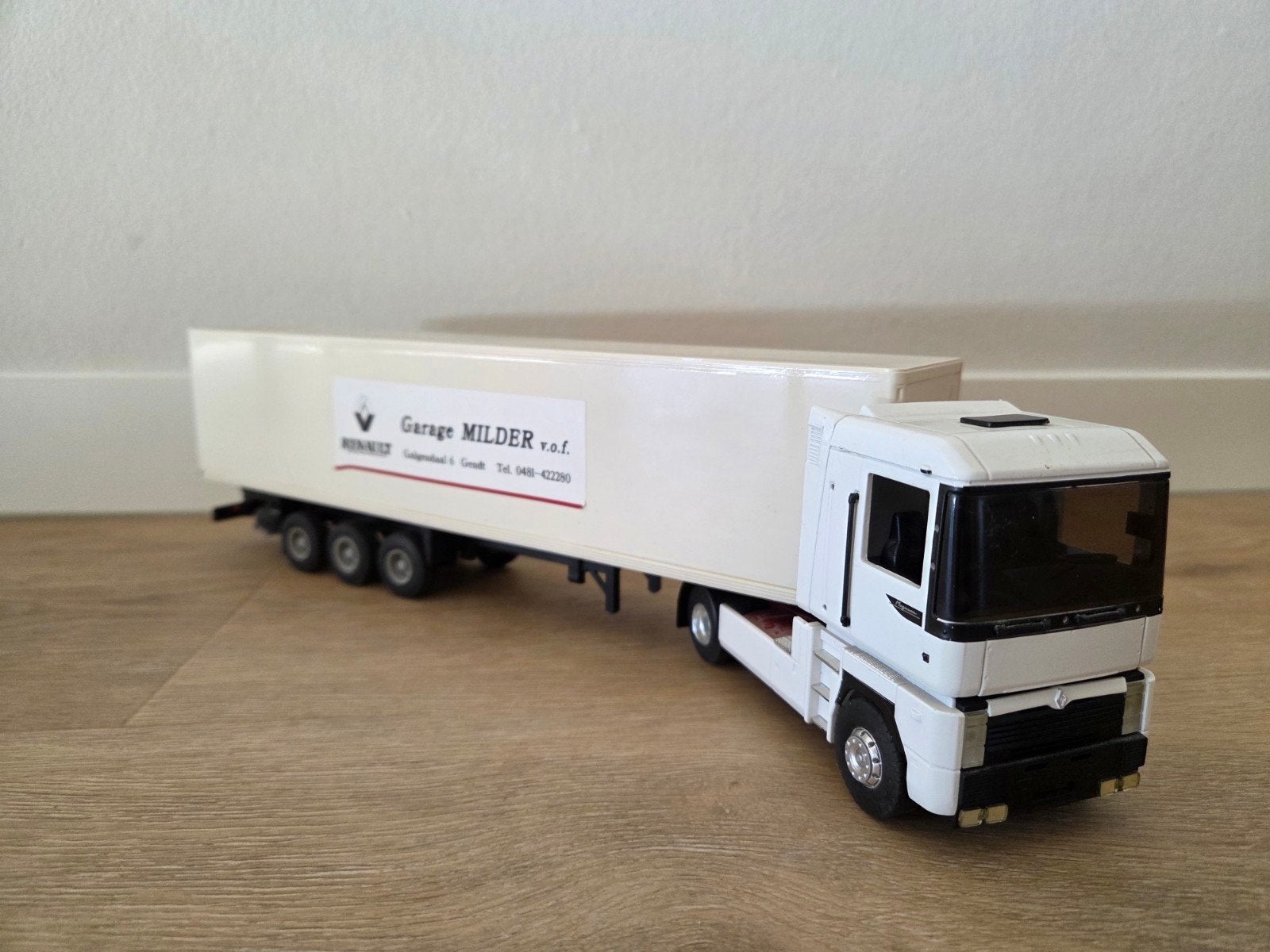 LDS Majorette Renault AE Magnum met Garage Milder sticker, Hobby en Vrije tijd, Ophalen of Verzenden, Gebruikt, Bus of Vrachtwagen