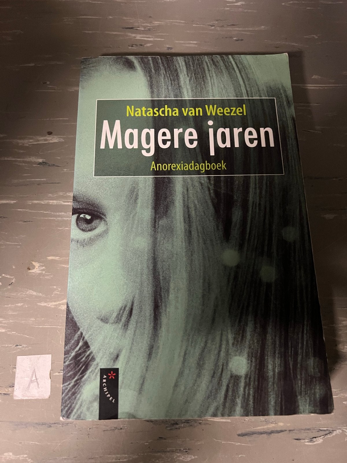 Mager Jaren - Anorexiadagboek door Natascha van Weezel, Ophalen of Verzenden, Gelezen, Overige