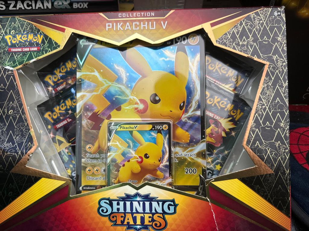Pokémon Shining Fates Pikachu V Collection Box, Ophalen of Verzenden, Nieuw, Overige typen