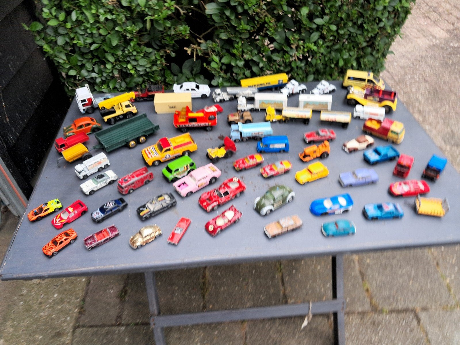 Doos oude auto's van zolders van alles., Hobby en Vrije tijd, Modelauto's | Overige schalen, Ophalen of Verzenden, Gebruikt, Auto