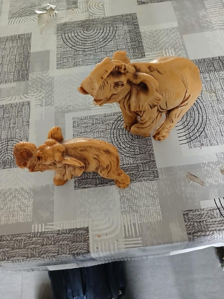 2 Afrikaanse olifanten beeldjes, Verzamelen, Beelden en Beeldjes, Ophalen of Verzenden