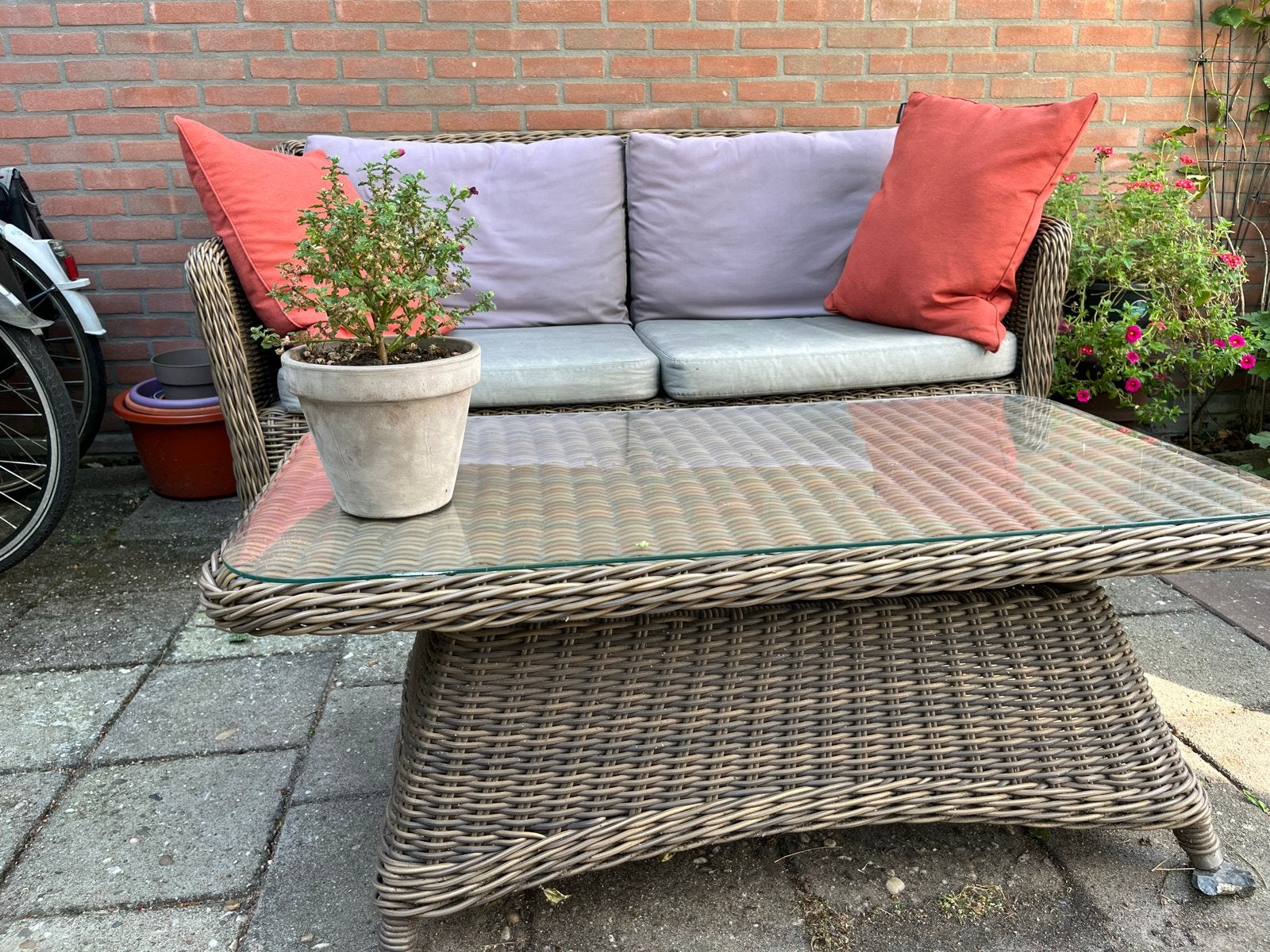 Loungeset met Salontafel en Kussens, Ophalen, 4 zitplaatsen, Kunststof, Gebruikt