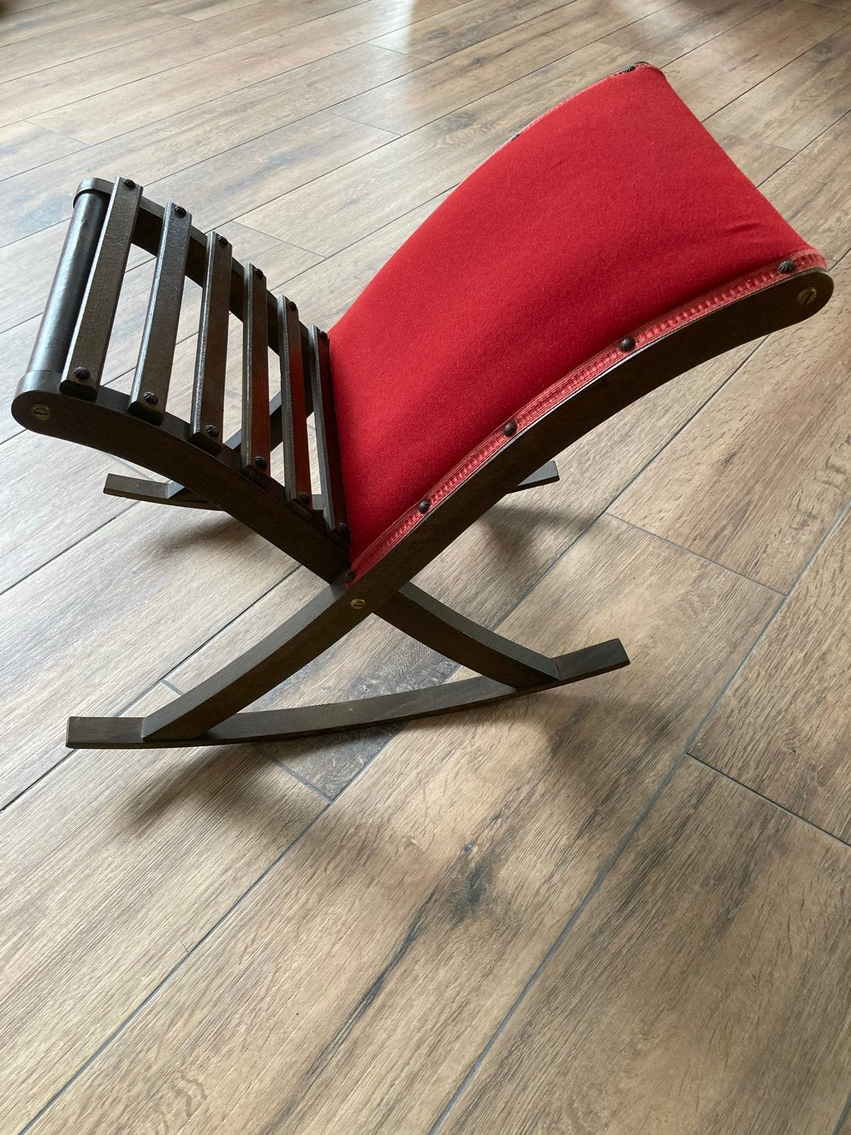 Vintage Voetenbankje - Rood met Houten Frame, Ophalen, Minder dan 50 cm, Gebruikt, 50 tot 75 cm