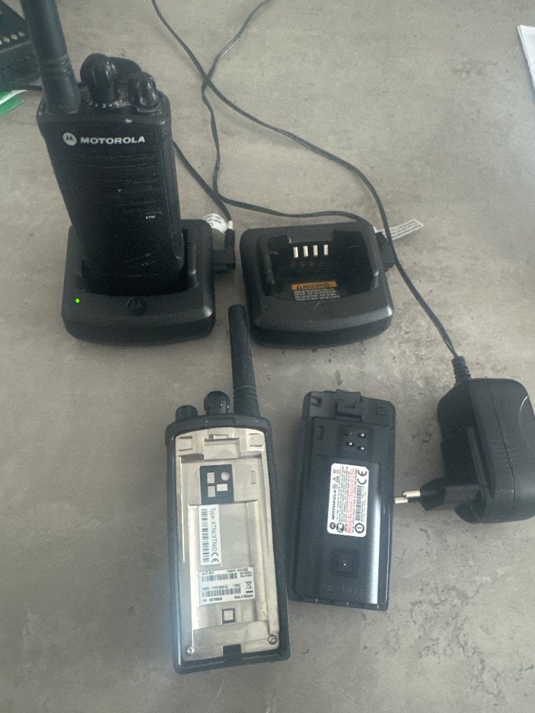 Motorola XTNi portofoons set (2 stuks) + opladers, Ophalen, Zo goed als nieuw, Portofoon of Walkie-talkie