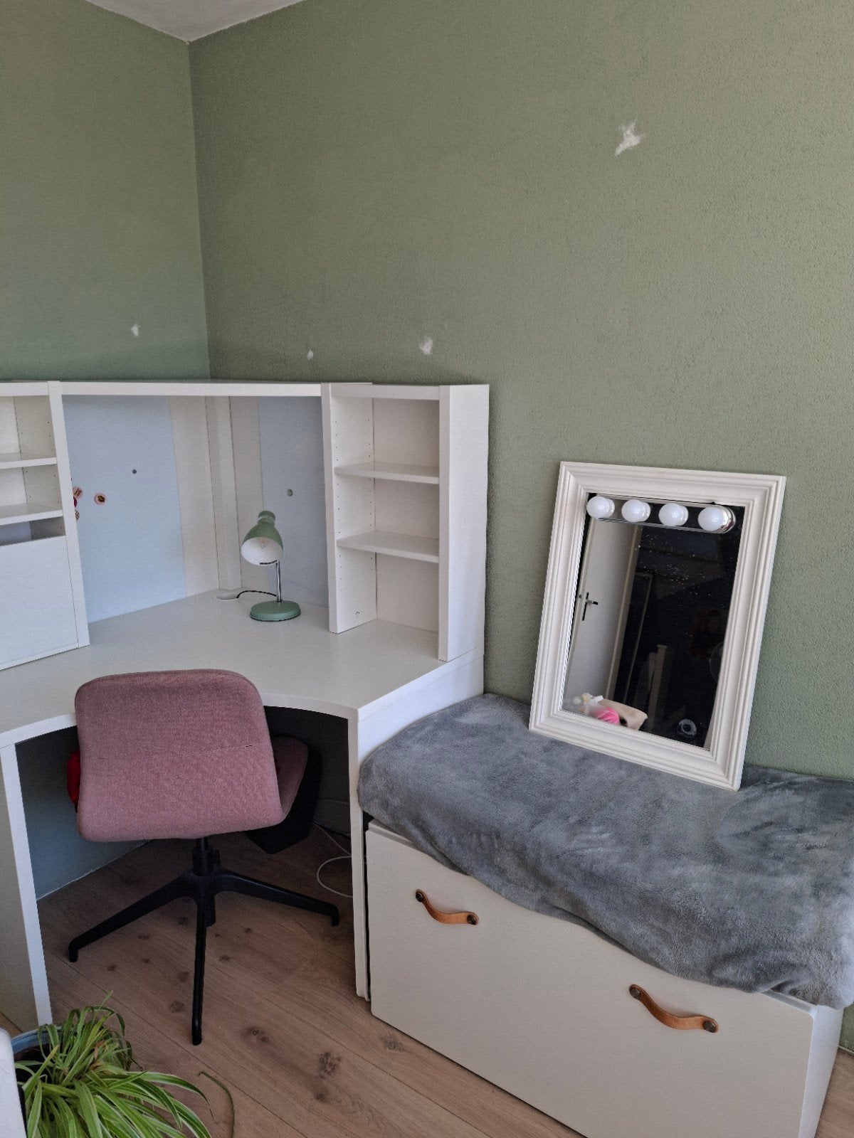 IKEA Micke hoekbureau met opbergbankje en spiegel, Huis en Inrichting, Ophalen, Opbergruimte, Gebruikt, Spaanplaat of MDF
