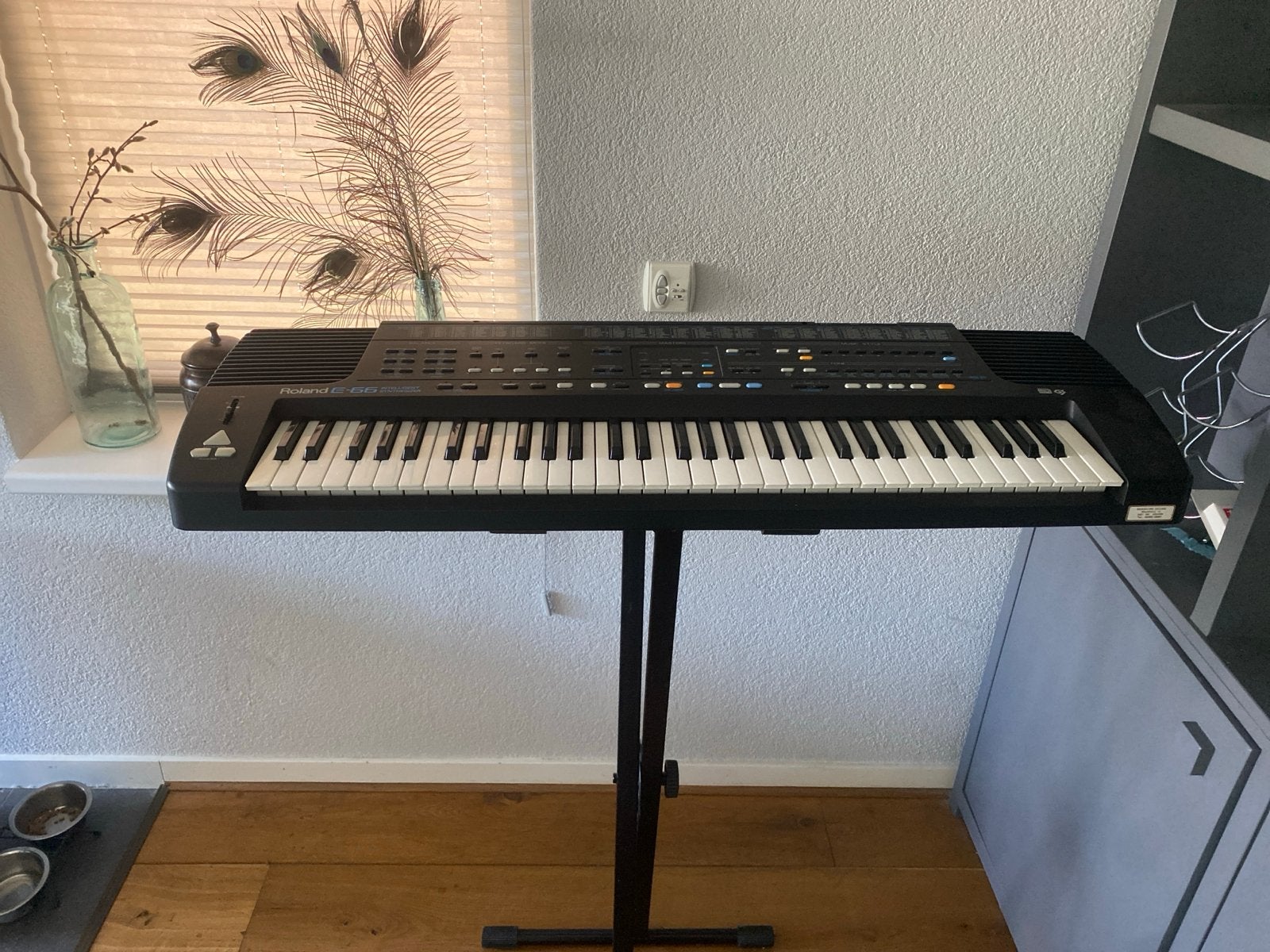 Roland E-66 Intelligent Synthesizer met standaard, Ophalen, Roland, Met standaard, 61 toetsen