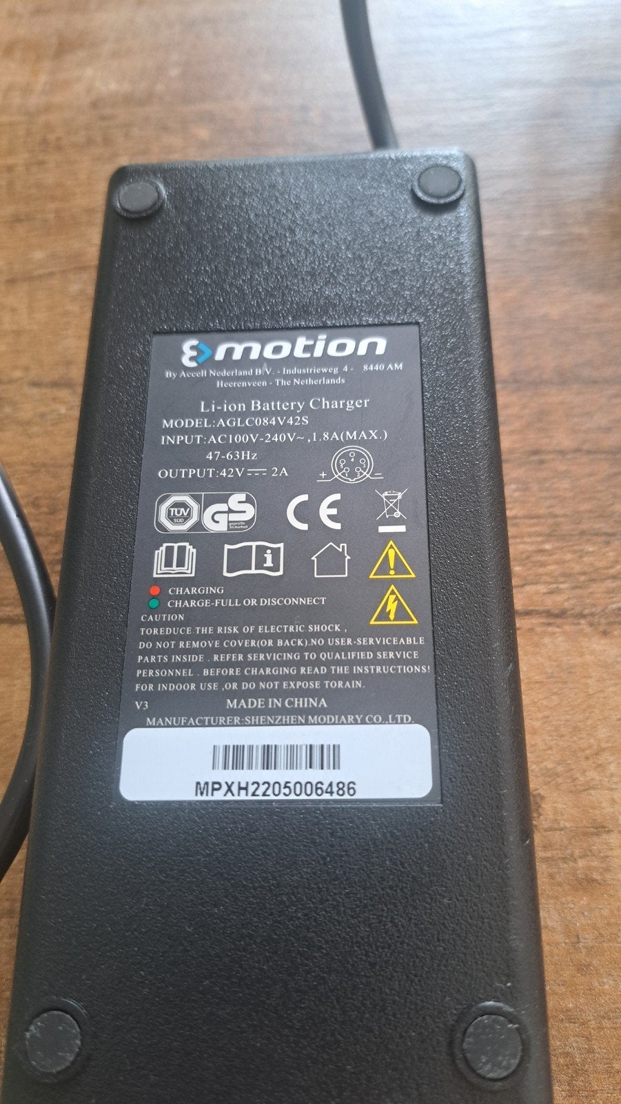 8motion Li-ion Acculader 42V 2A E-bike Lader, Ophalen of Verzenden, Zo goed als nieuw