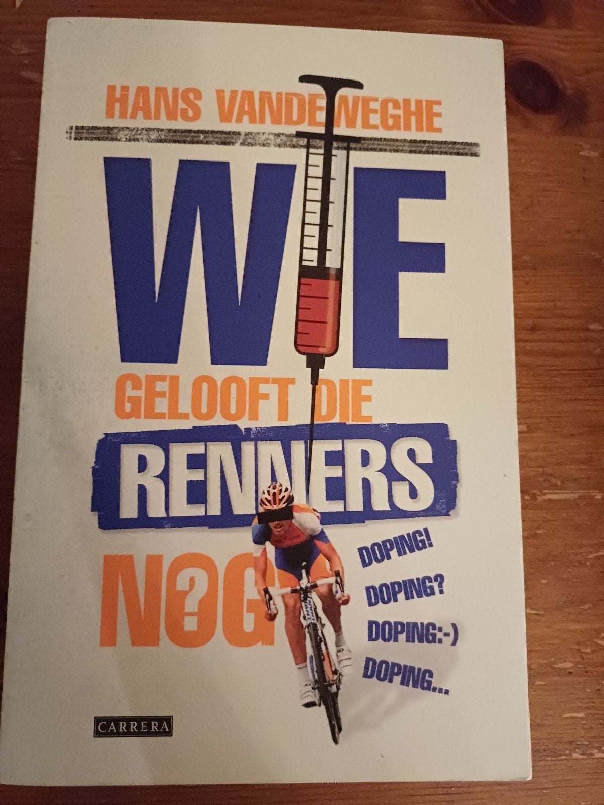 Wie gelooft die renners nog? - Hans Vandeweghe, Ophalen of Verzenden, Zo goed als nieuw, Hans Vandeweghe, Lopen en Fietsen