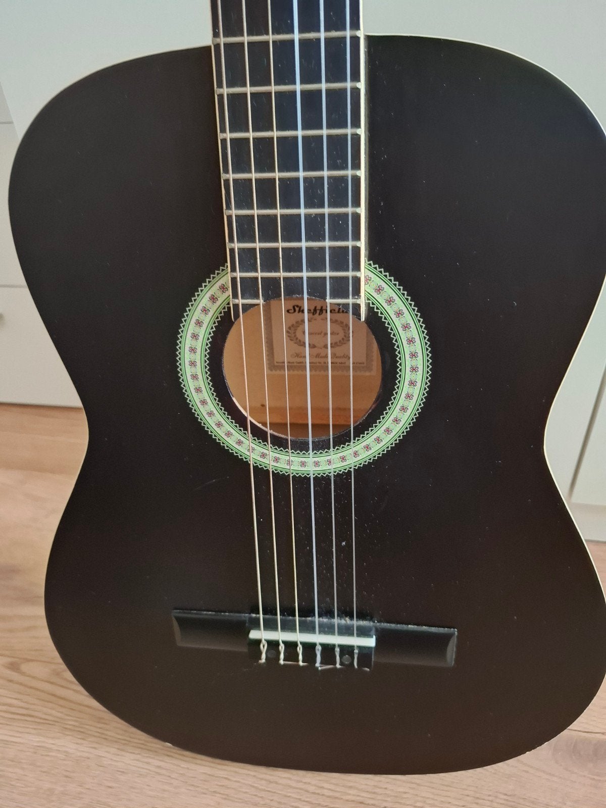 Zwarte klassieke gitaar met hoes - Sheffield, Ophalen, Zo goed als nieuw, Klassieke of Spaanse gitaar