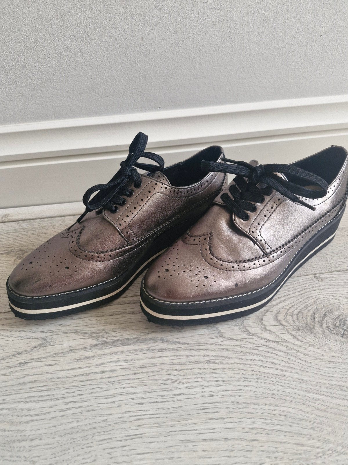 Zara Woman Brogues Maat 38 - Metallic Grijs, Schoenen met lage hakken, Zara, Ophalen of Verzenden, Zo goed als nieuw
