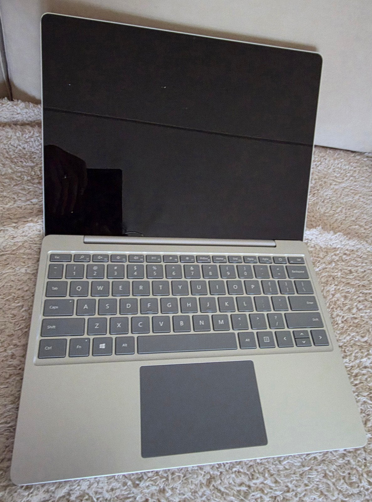 Microsoft Surface Laptop Go - Scherm gaat niet aan, Computers en Software, Windows Laptops, 2 tot 3 Ghz, Qwerty, 12 inch, Ophalen of Verzenden