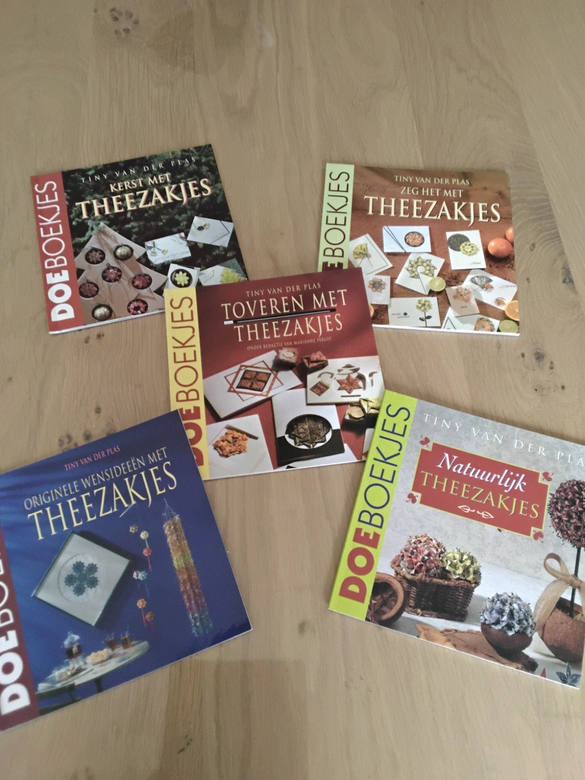 5x Doe Boekjes Theezakjes Knutselen - Tiny van der Plas, Gebruikt, Meerkleurig, Ophalen of Verzenden, Papier of Karton