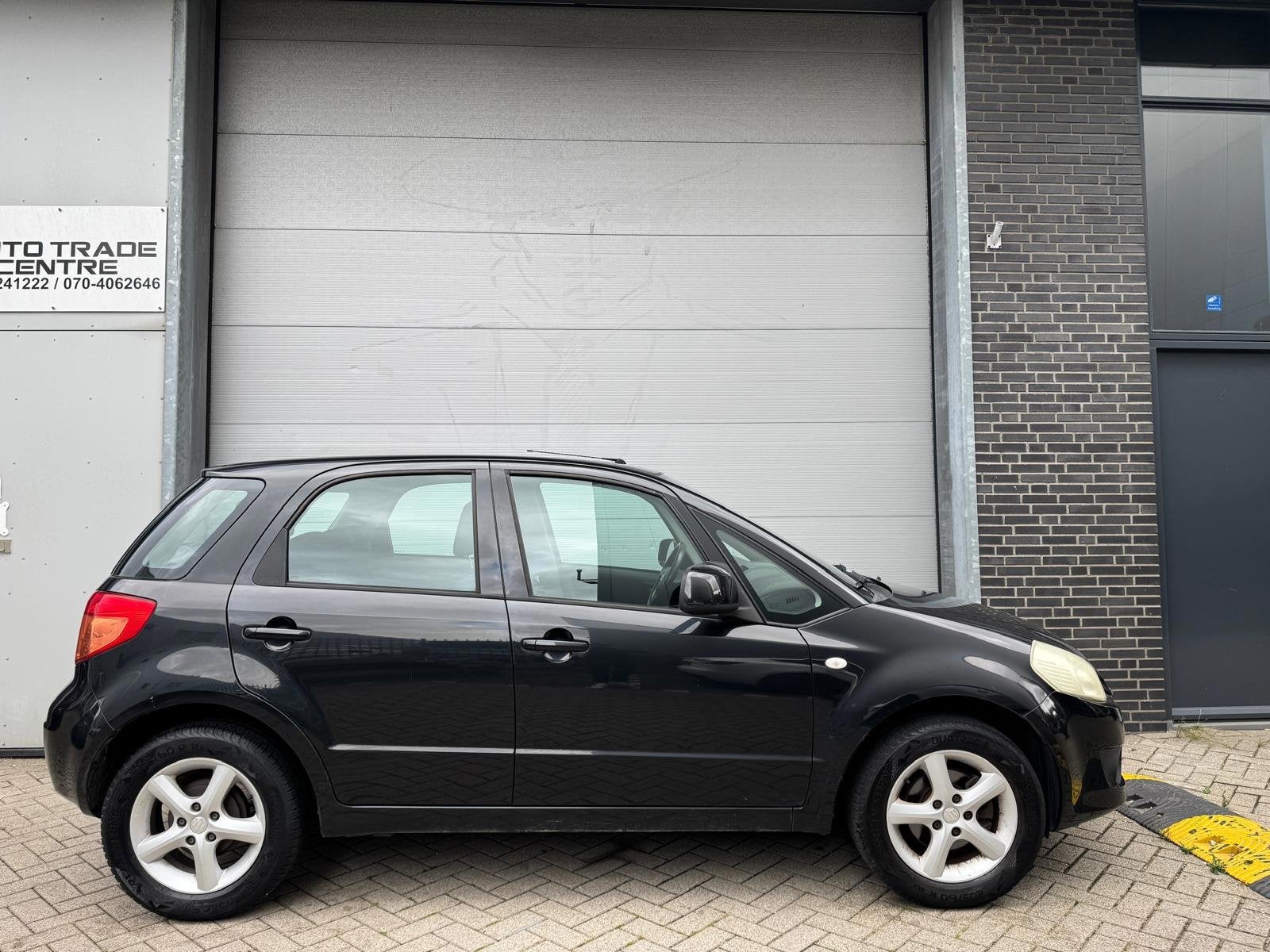Suzuki SX4 1.6 Comfort [ 1e eig | Airco | Trekhaak | Elek pa, Auto's, Stof, Gebruikt, Zwart, 4 cilinders