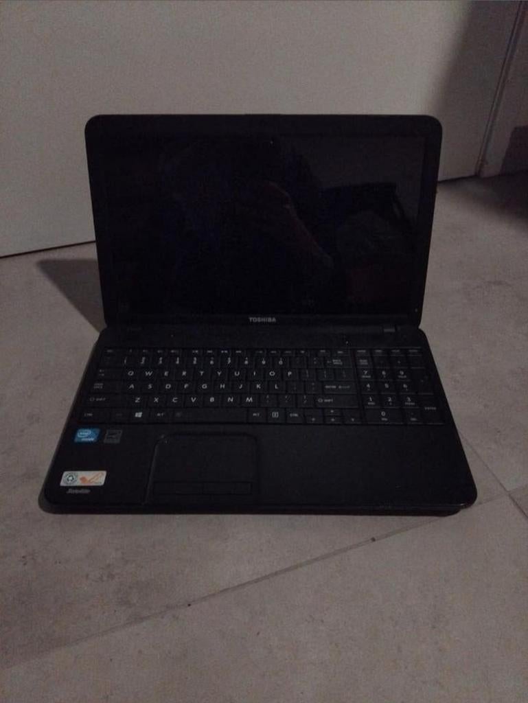 Partij laptops zonder adapter werking onbekend zie foto en o, Ophalen of Verzenden, Onbekend