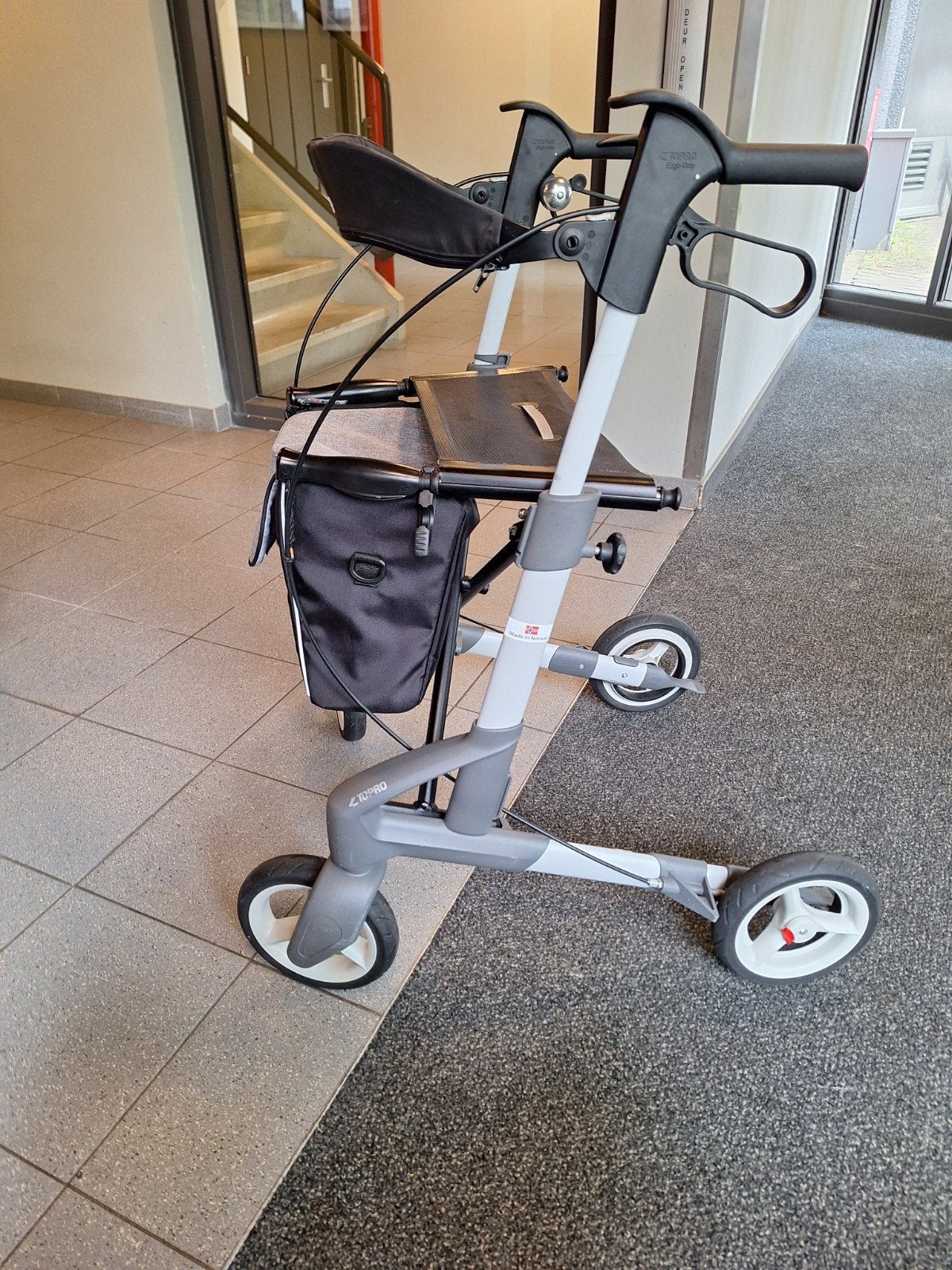 Foto 17 van Rollator lichtgewicht topra troja 5Glees beschrijving NW.ST