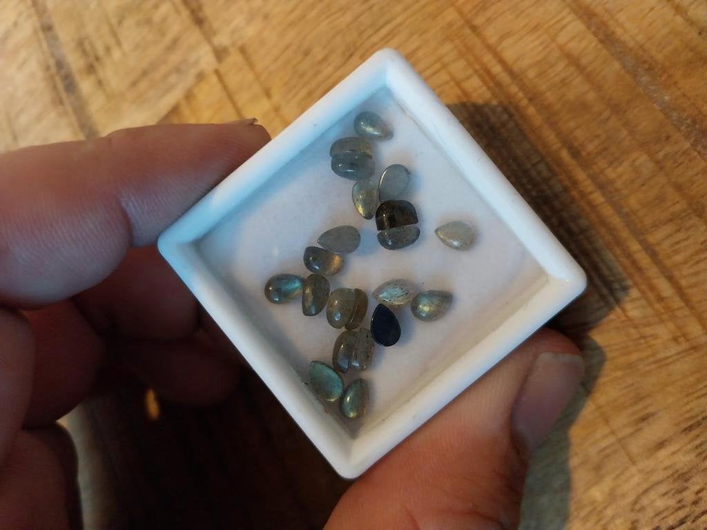 Lot met kleine peer geslepen labradoriet, Ophalen of Verzenden