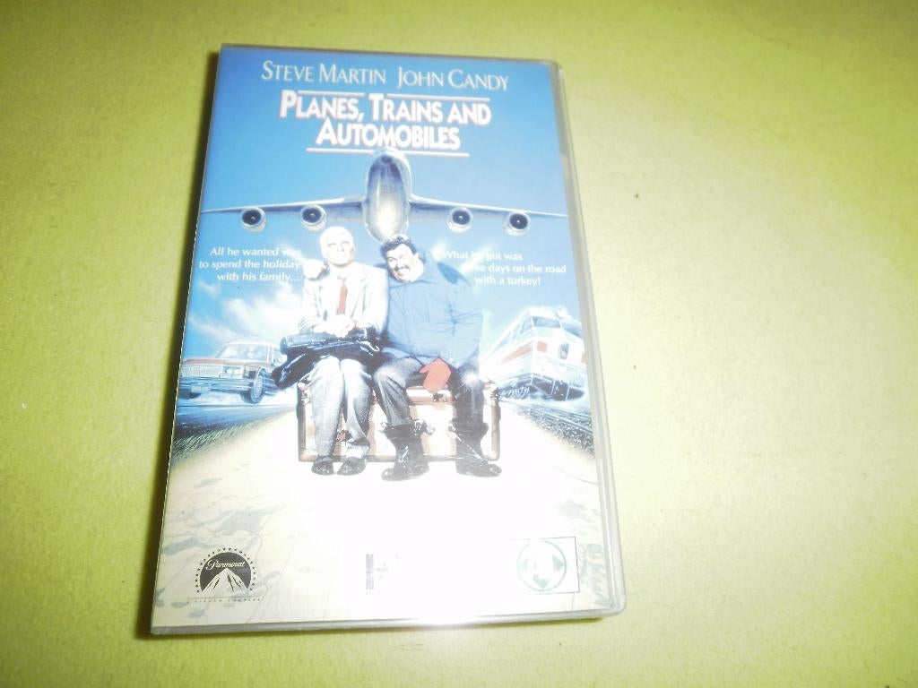 PLANES TRAINS AND AUTOMOBILES! Top 80's Klassieker Op VIDEO!, Alle leeftijden, Verzenden, Zo goed als nieuw, Komedie