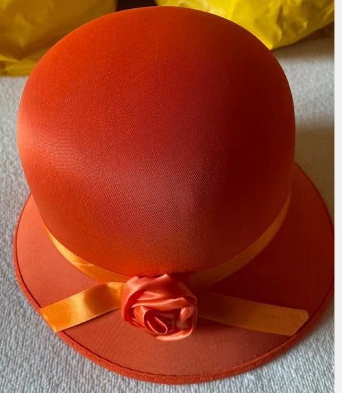 Nieuwe Oranje Dameshoed - Perfect voor Speciale Gelegenheden, Ophalen of Verzenden, Nieuw, One size fits all, Hoed