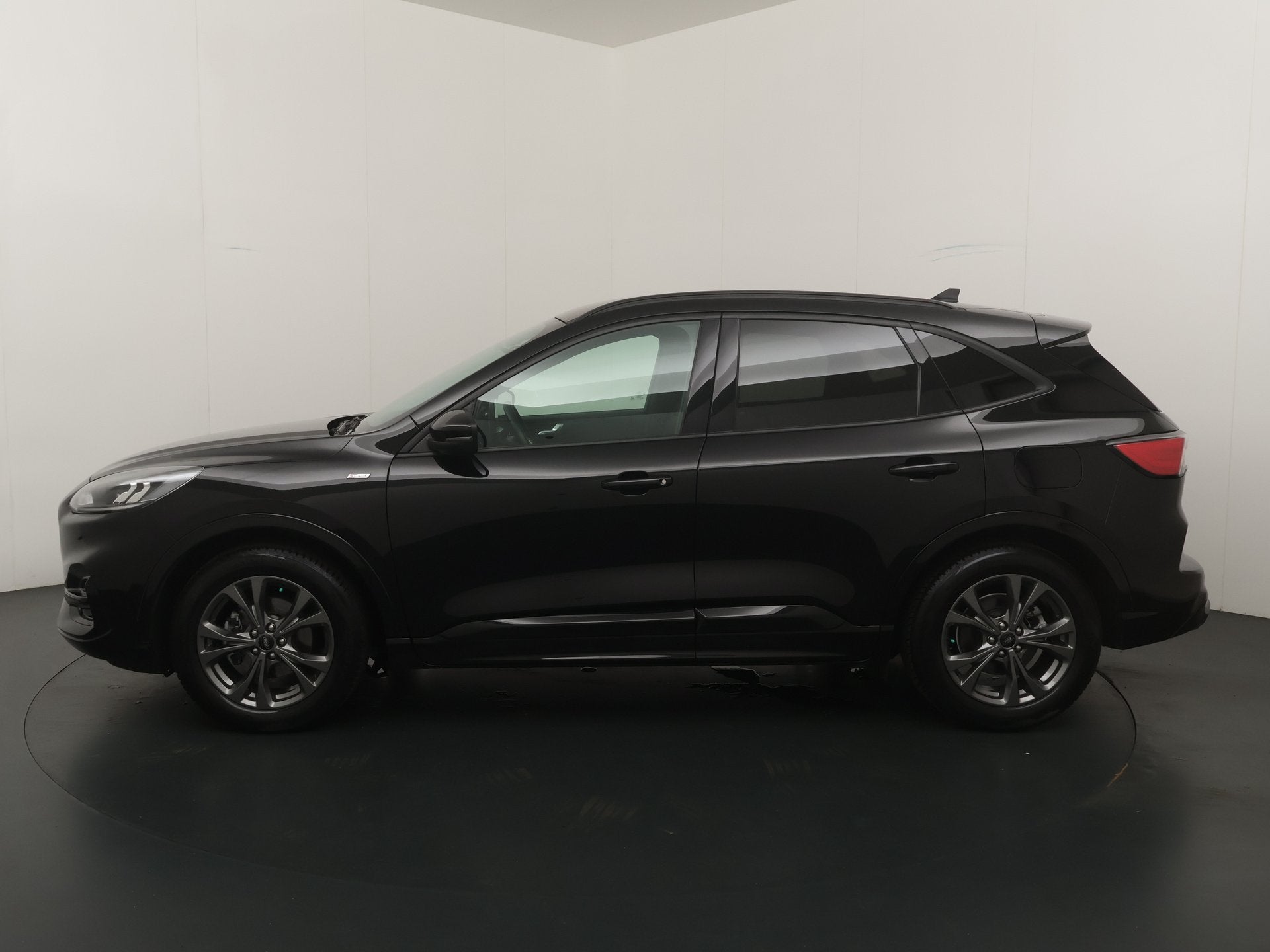 Ford Kuga 1.5 EcoBoost 150 pk ST-Line | Winter Pack | Navi |, Auto's, 12 maanden, Zwart, Bedrijf, Handgeschakeld