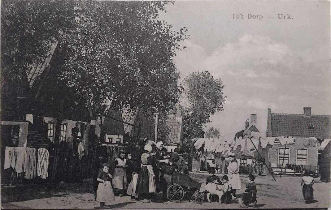 In't Dorp Urk – Klederdracht – Uitg. G. Westerneng, Verzamelen, Ophalen of Verzenden, Voor 1920, Ongelopen, Flevoland