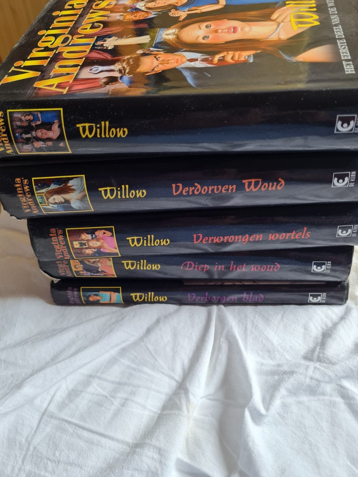 Serie boeken van Willow van Virginia Andrews, Gelezen, Virginia Andrews, Ophalen of Verzenden, Nederland