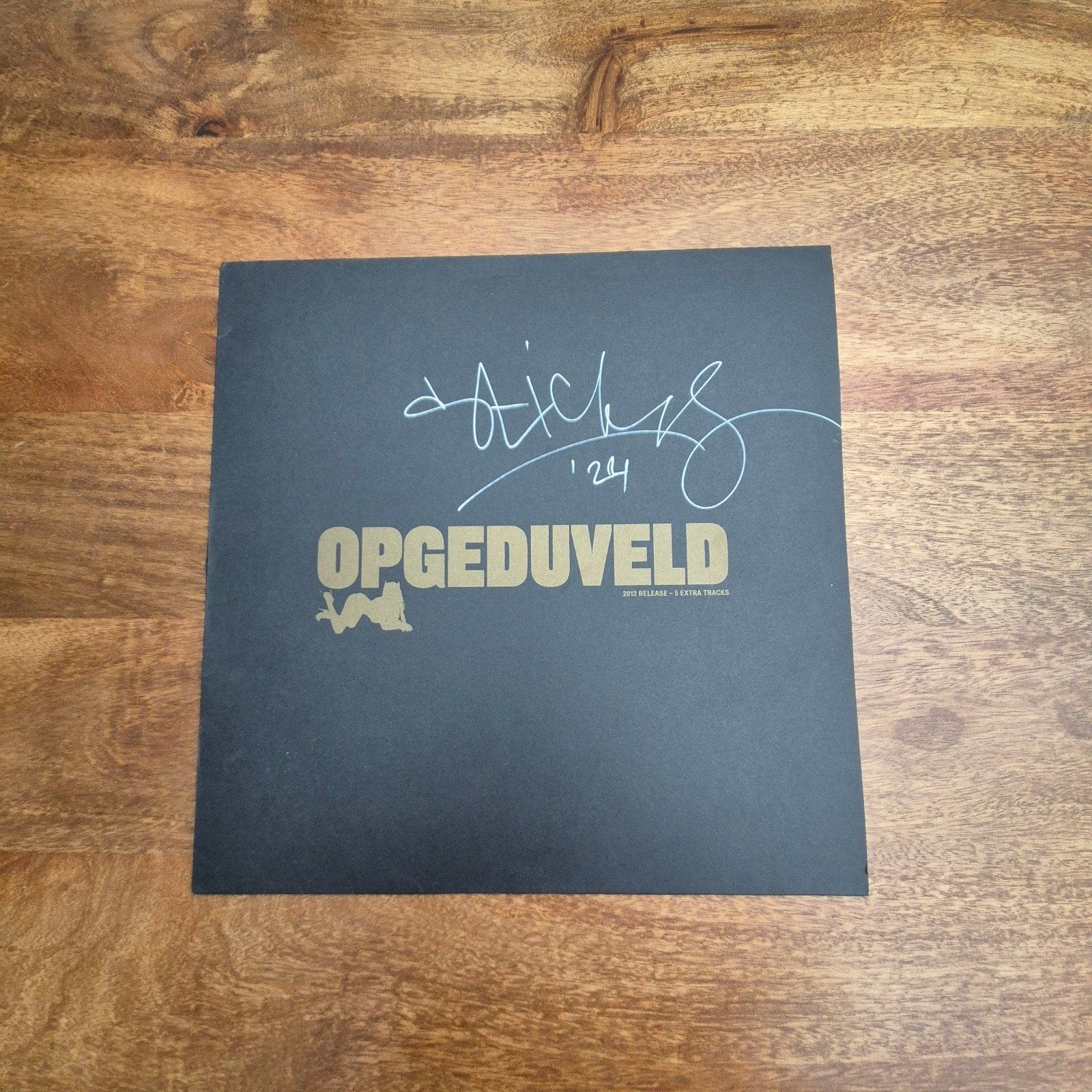 Opgeduveld. Gesigneerd door Sticks, Ophalen of Verzenden, Album, Gesigneerd