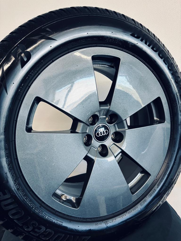 19” Audi Q8 Etron velgen + winterbanden, Gebruikt, 255 mm, Banden en Velgen, Winterbanden