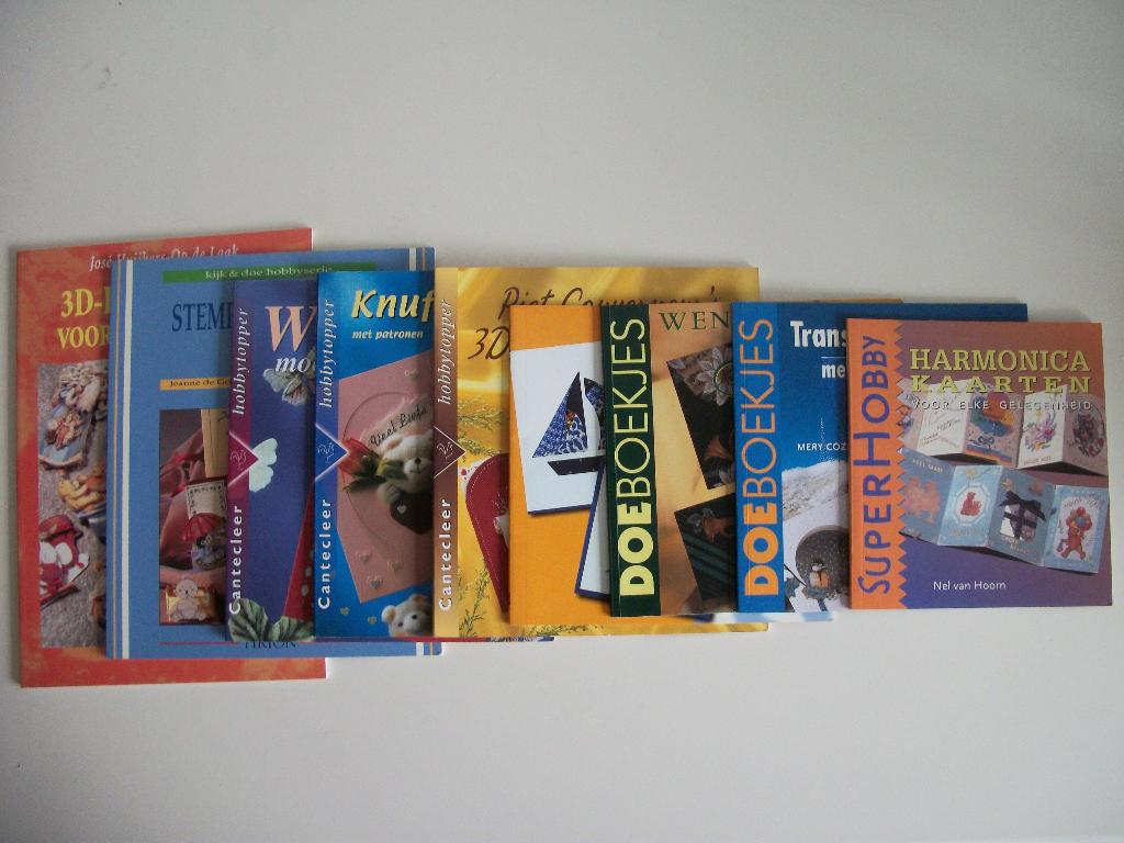 9 Knutselboekjes Kaarten Stempelen Ponsen Irisvouwen p.stuk, Hobby en Vrije tijd, Knutselen, Handgemaakt, Dieren, Nieuw, Ophalen of Verzenden