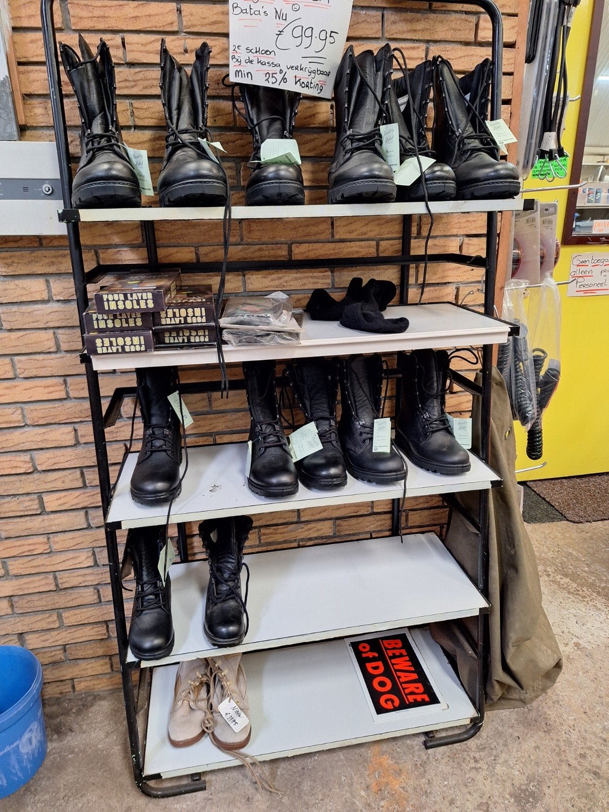 Leger kisten, Ophalen, Zwart