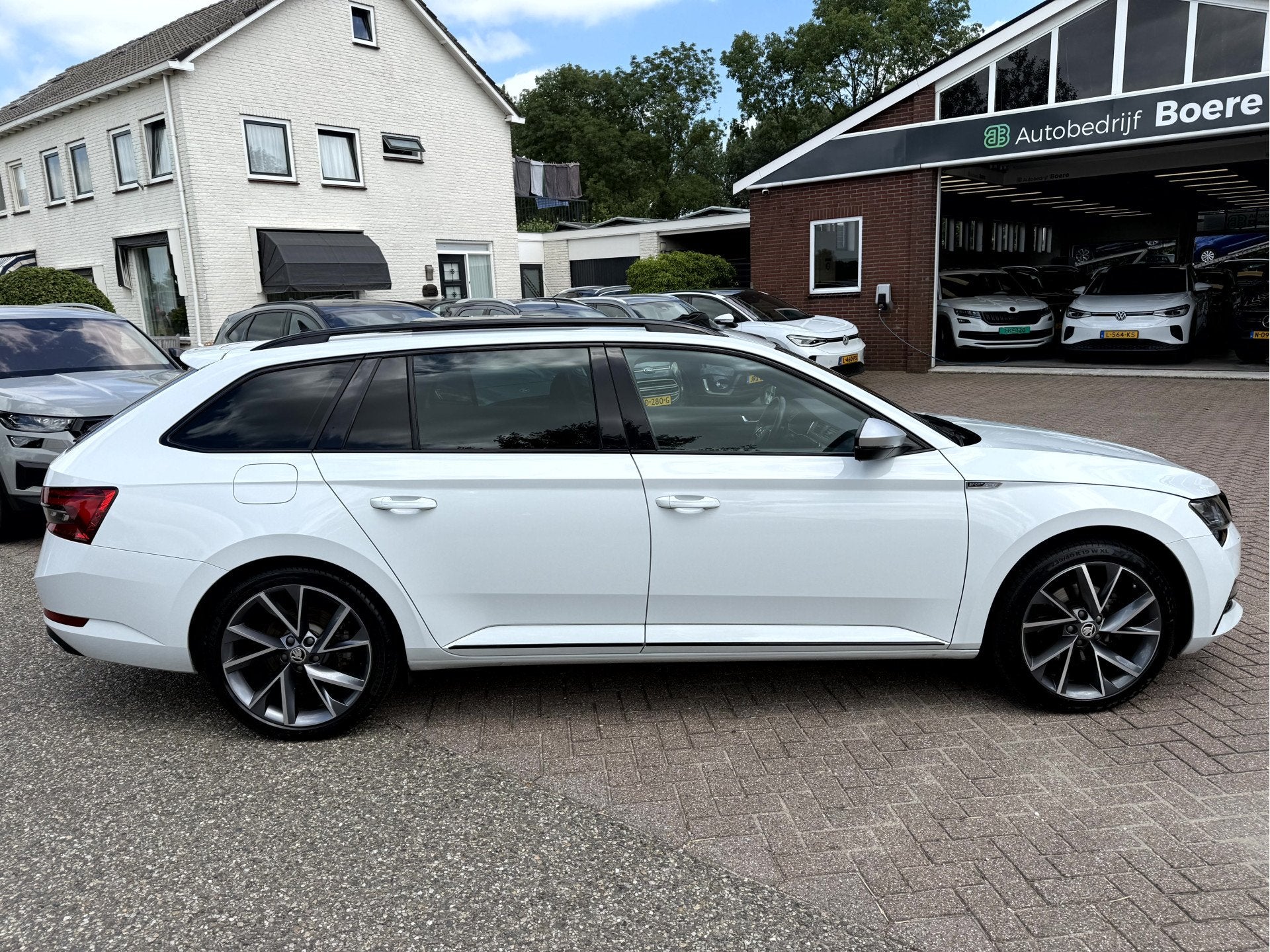 Skoda Superb Combi 1.4 TSI iV Sportline Business Panoramadak, Auto's, Dealer onderhouden, Gebruikt, 4 cilinders, Wit