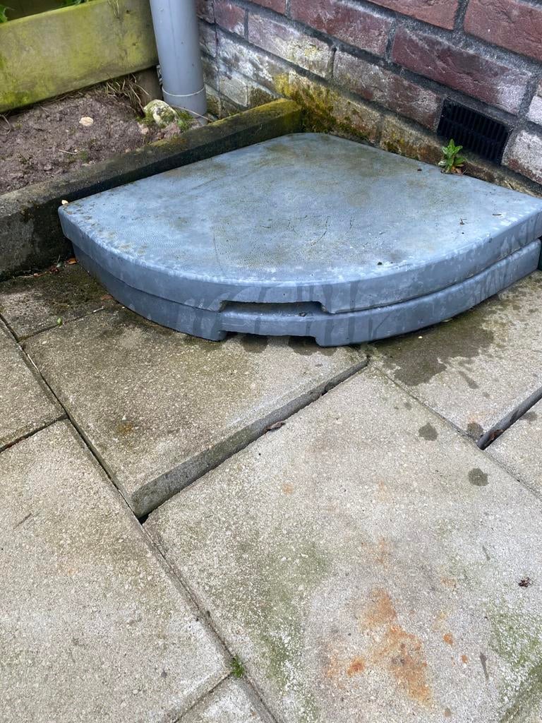 2x verzwaarde parasol tegels, Ophalen, Gebruikt, Minder dan 1 meter, Parasolvoet