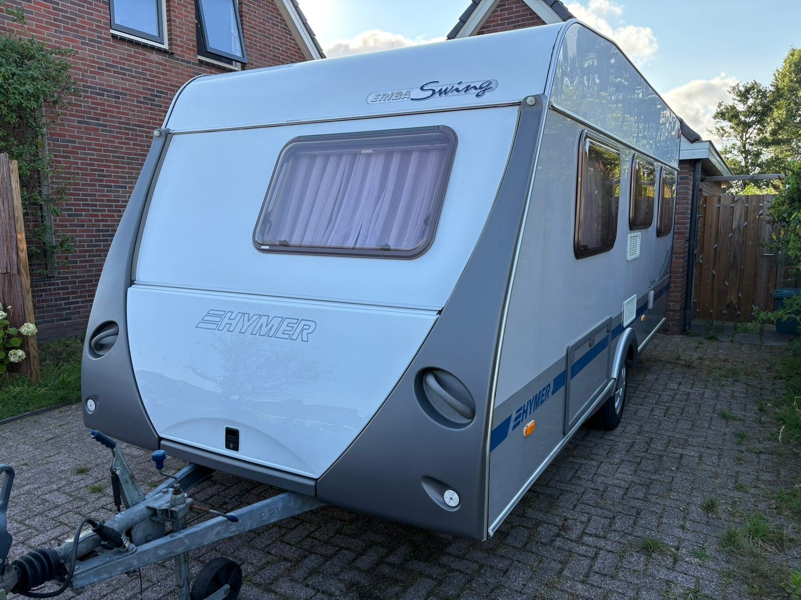 Hymer Eriba 465, Rondzit, Frans bed, Schokbreker, Particulier