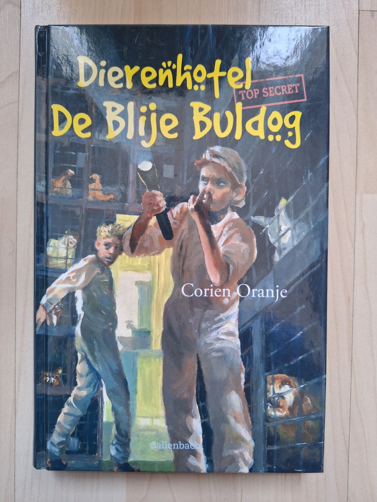 Dierenhotel de blije buldog, Ophalen of Verzenden, Zo goed als nieuw