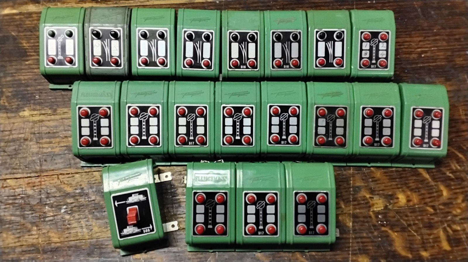Fleischmann-schakelaarsjes-HO/N SPOOR -Te koop:4 euro per st, Hobby en Vrije tijd, Modeltreinen | H0, Rails, Ophalen of Verzenden