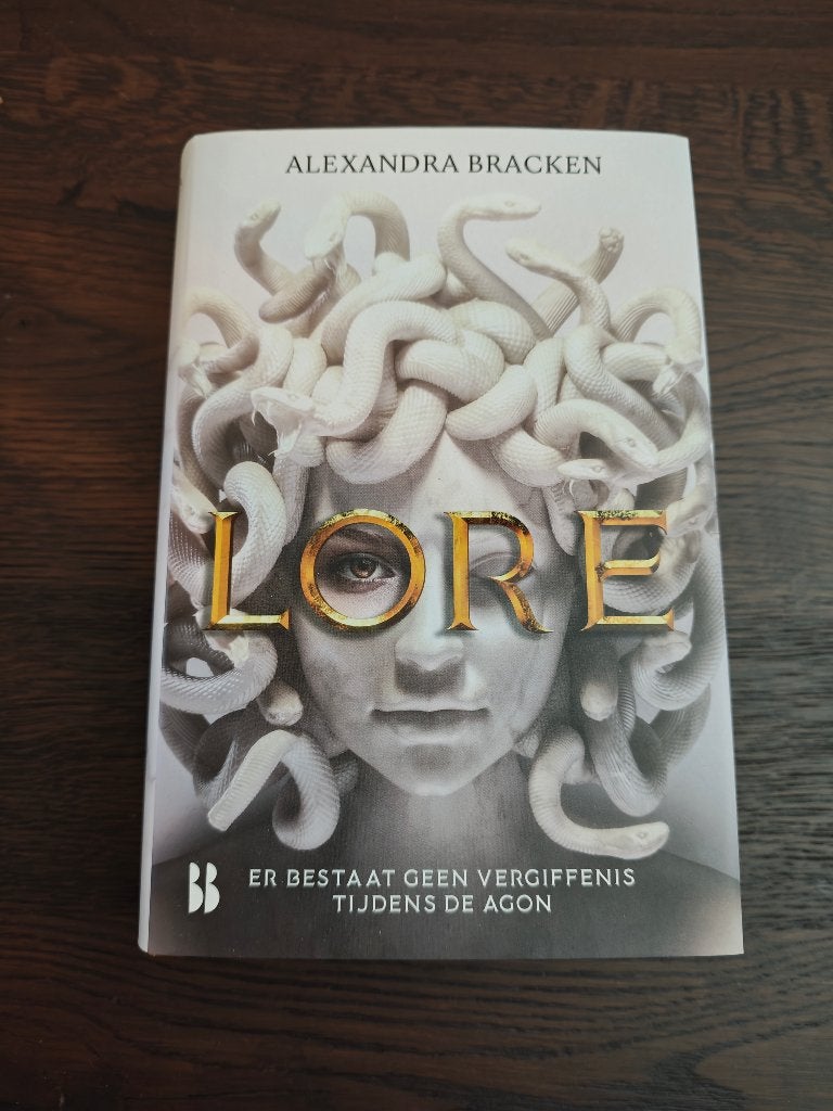 Alexandra Bracken - Lore, Ophalen of Verzenden, Zo goed als nieuw