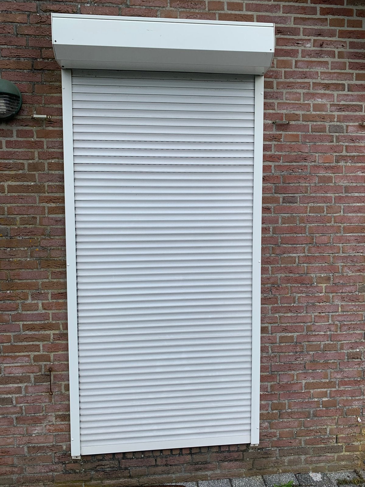 2 goed werkende rolluiken, wit, Ophalen, Gebruikt, 100 tot 150 cm, 200 cm of meer