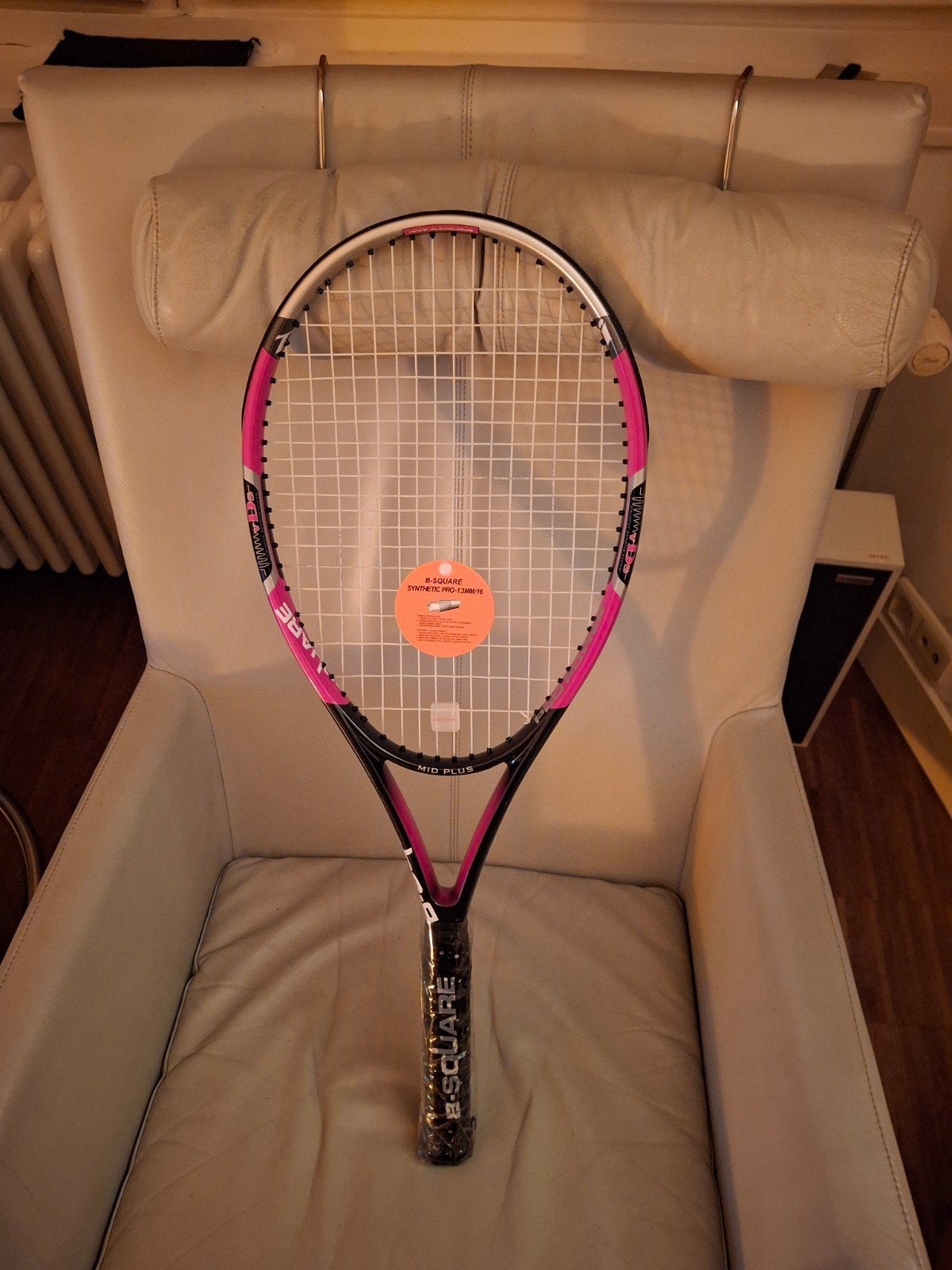 B square tennisracket., Ophalen of Verzenden