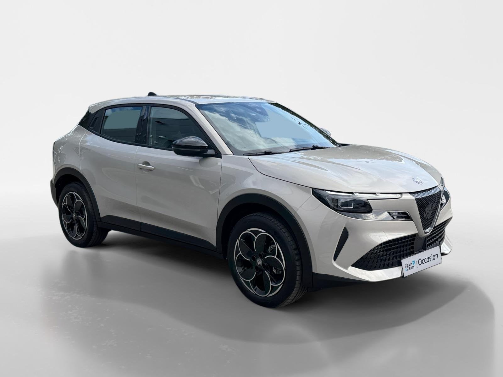 Alfa Romeo Junior Elettrica 54 kWh, Auto's, 413 km, Stof, Gebruikt, Bruin
