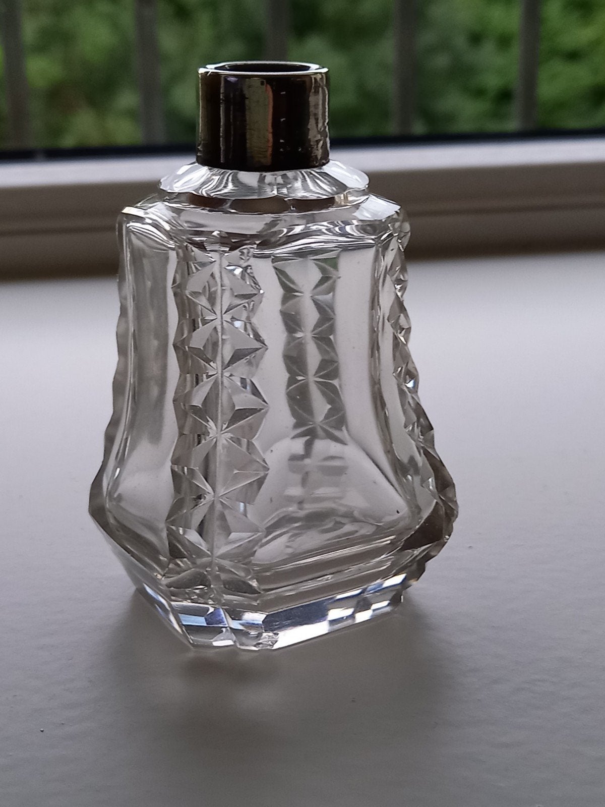Antiek parfumflesje met zilveren hals, Antiek en Kunst, Antiek | Goud en Zilver, Ophalen of Verzenden, Zilver