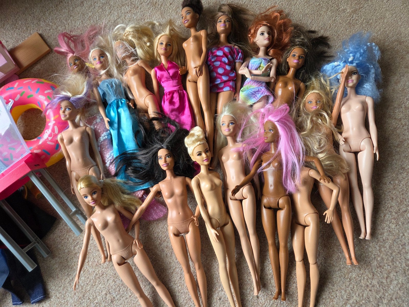 € 60,->> Barbiepoppen (17) incl auto's, Ophalen of Verzenden, Barbie