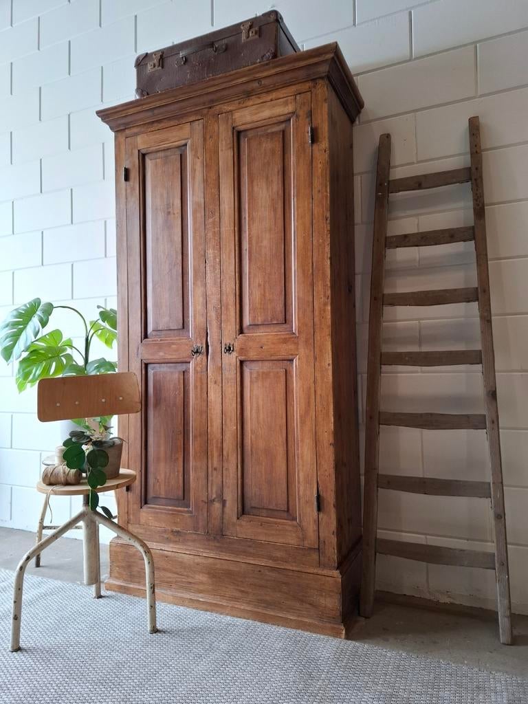 Vintage/Brocante houten kloosterkast, Antieke kast, Ophalen