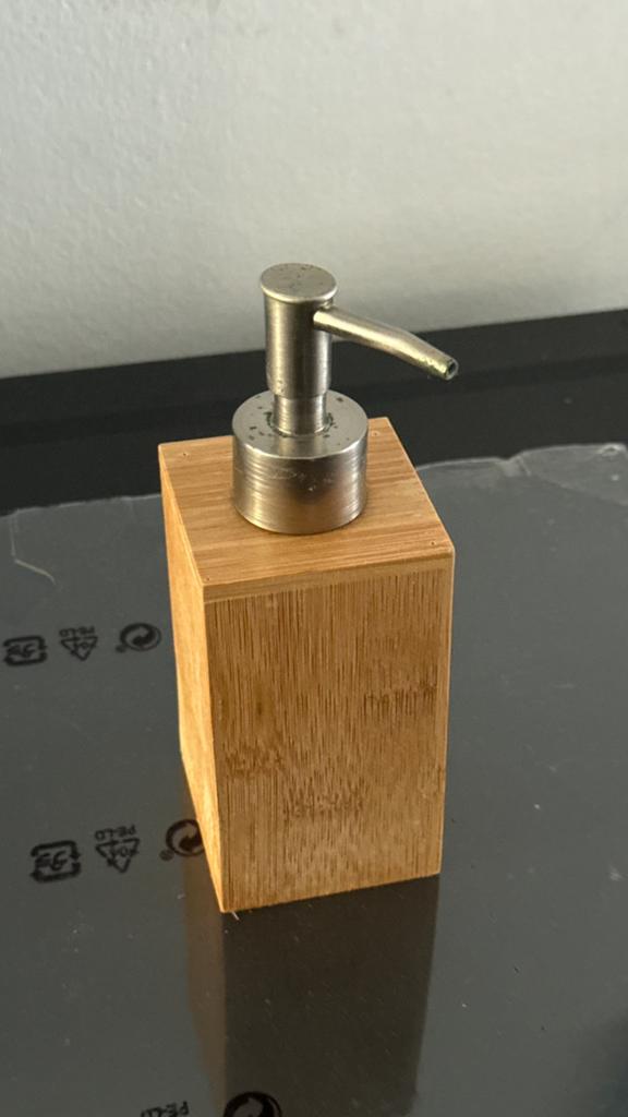 Stijlvolle bamboe zeepdispenser, Huis en Inrichting, Badkamer | Badtextiel en Accessoires, Zo goed als nieuw, Overige typen, Bruin